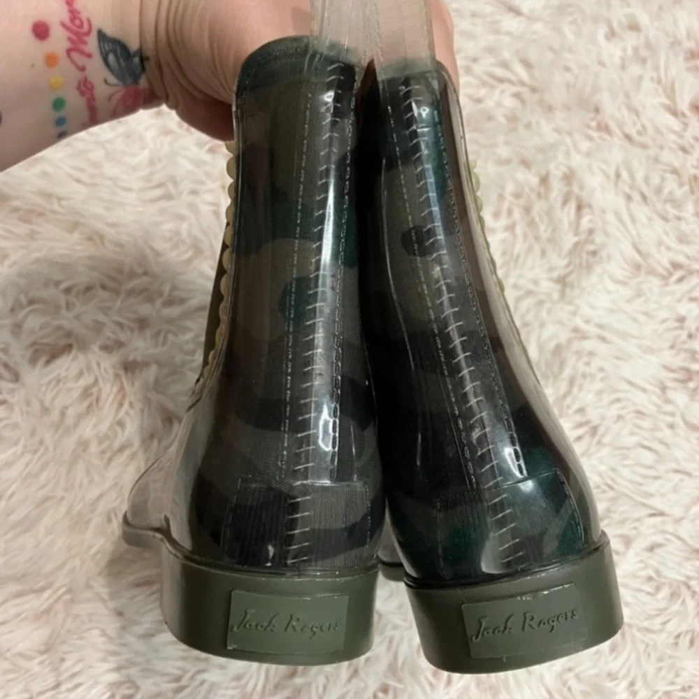 JACK Rogers Sallie Printed Rain Boot in Green. Camouflage